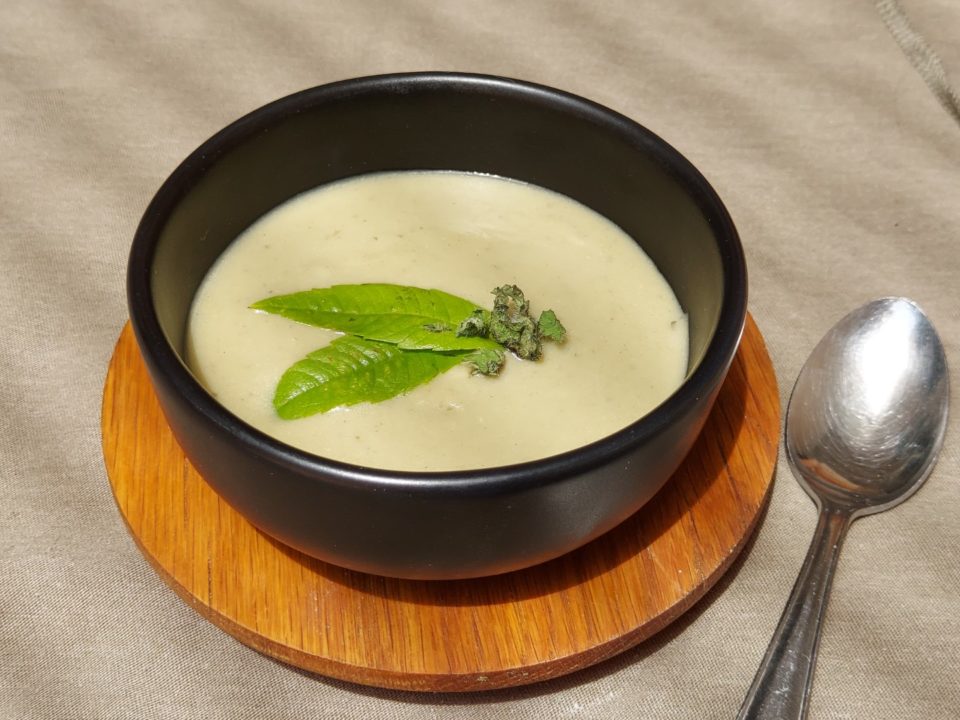 velouté aux fleurs de cirse maraîcher (goût artichaut)